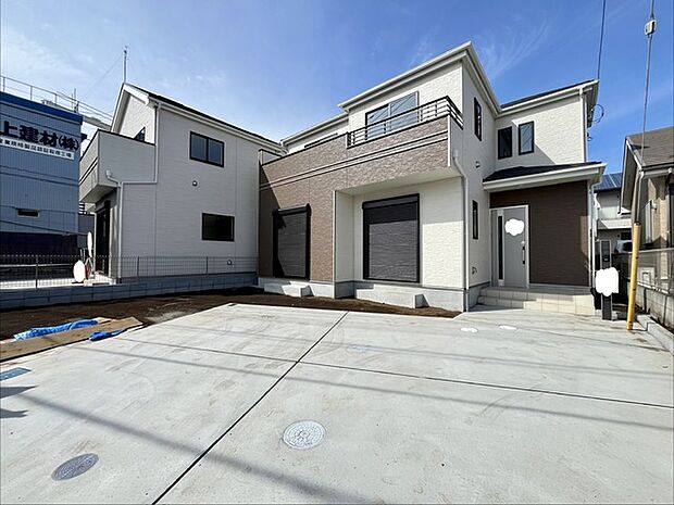 セカンドカーや来客時にも便利なカースペース2台分ございます。 