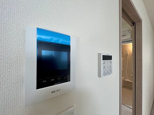 録画機能もあり、どのような人が何時に来訪されたのかが分かります。防犯上はもちろん、お届け物などの把握にも便利です。ライトが付いているので、夜間でも安心です。