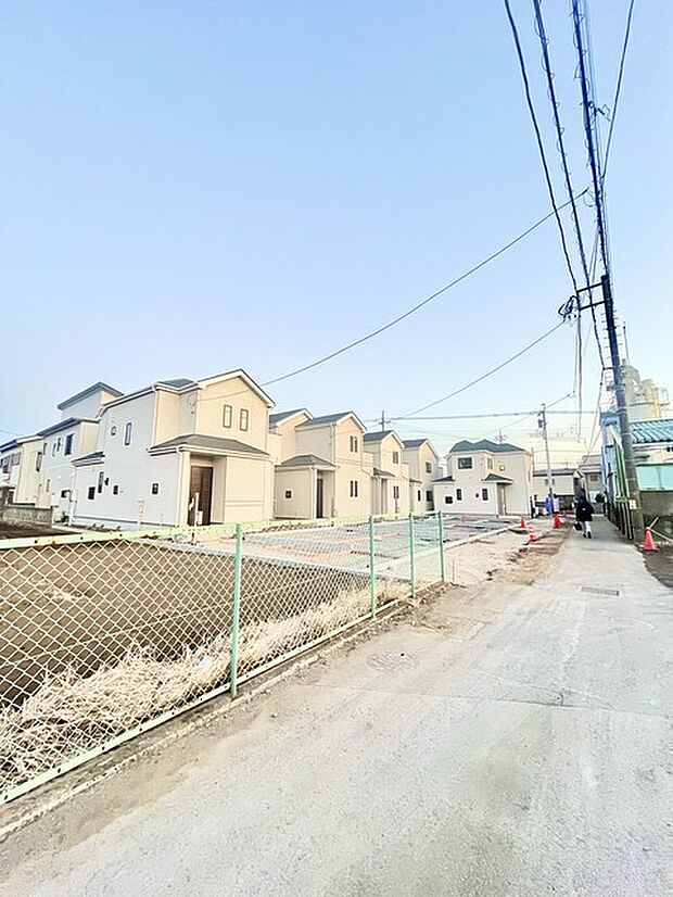 セカンドカーや来客時にも便利なカースペース3台分ございます。