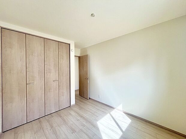 広々収納で、仕事着、普段着をまとめて収納できます。