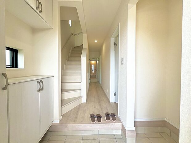 土間収納付きでベビーカーやゴルフバック、お子様のおもちゃもスッキリ収納できます。