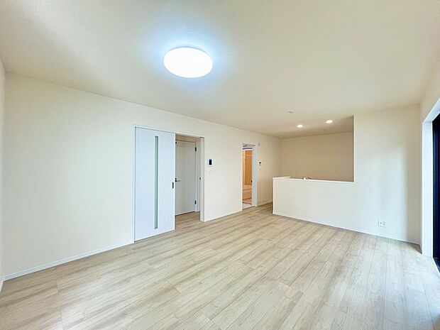 リビングは家具の配置も思いのまま。自由度が高い設計です。