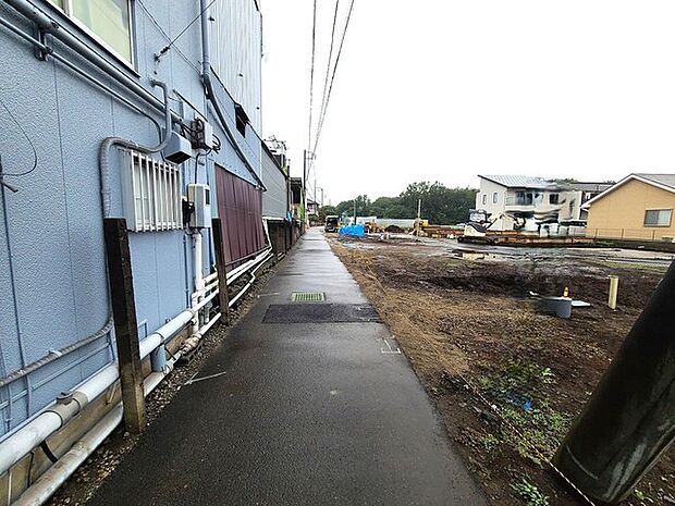 戸建てが立ち並ぶ静かな住宅街。四季折々の移り変わりを感じながら自然と楽しみ、暮らす、そんな毎日を日々の中で感じられる住環境