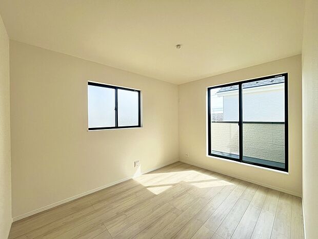 2面採光を確保した明るい室内は、爽やかな風を感じる居心地の良い空間です。