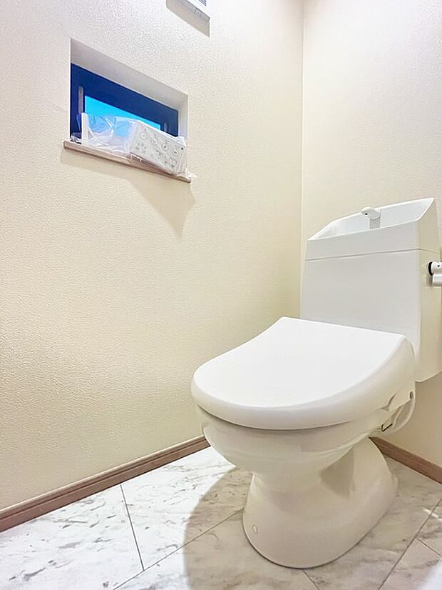 1.2階にそれぞれトレイがございます。朝の混雑時に分散して利用できるほか、ゲスト用としても使い分けることもできます。 