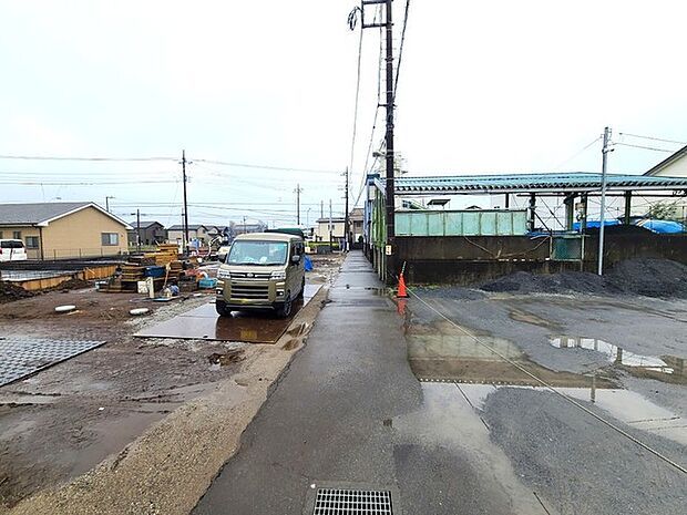 戸建てが立ち並ぶ静かな住宅街。四季折々の移り変わりを感じながら自然と楽しみ、暮らす、そんな毎日を日々の中で感じられる住環境