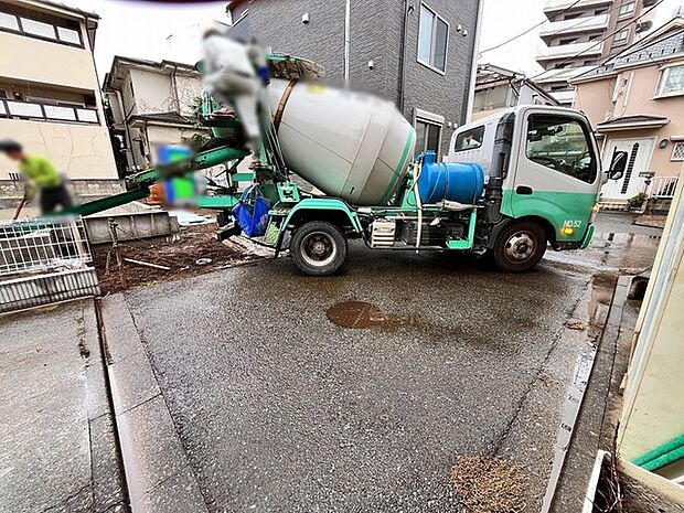 戸建てが立ち並ぶ静かな住宅街。四季折々の移り変わりを感じながら自然と楽しみ、暮らす、そんな毎日を日々の中で感じられる住環境 