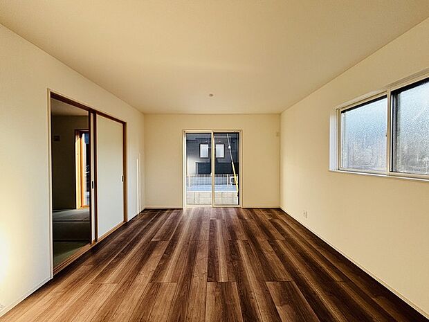 リビングは家具の配置も思いのまま。自由度が高い設計です。 