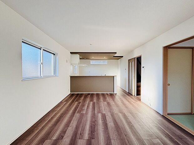 夕食の時間。家族、友人、両親、親戚との会話がより料理を美味しくしてくれる。あっという間に時間が過ぎてしまう居心地の良さは、普段はほっとする空間としてここにあります。