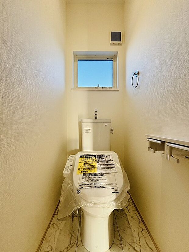 1.2階にそれぞれトレイがございます。朝の混雑時に分散して利用できるほか、ゲスト用としても使い分けることもできます。 