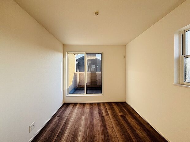 2面採光を確保した明るい室内は、爽やかな風を感じる居心地の良い空間です。 