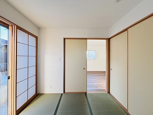 2面採光を確保した明るい室内は、爽やかな風を感じる居心地の良い空間です。 