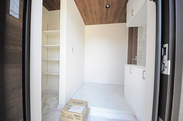 お客様をお迎えする玄関、お家の出入りもスムーズに行えます。