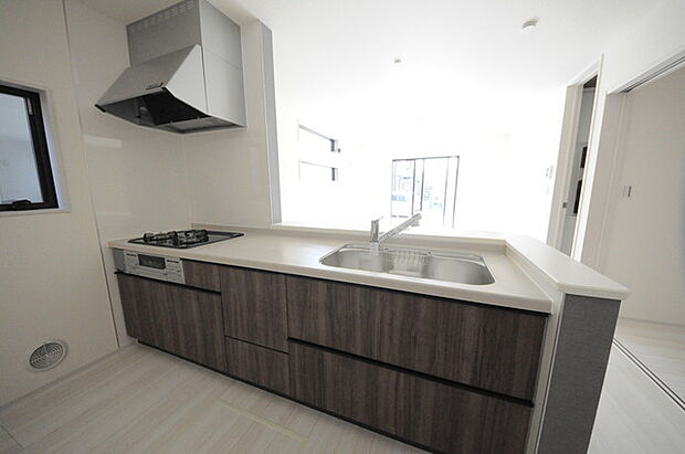 夕食の時間。家族、友人、両親、親戚との会話がより料理を美味しくしてくれる。あっという間に時間が過ぎてしまう居心地の良さは、普段はほっとする空間としてここにあります。