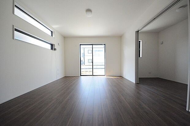 リビングは家具の配置も思いのまま。自由度が高い設計です。