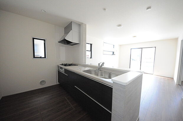 夕食の時間。家族、友人、両親、親戚との会話がより料理を美味しくしてくれる。あっという間に時間が過ぎてしまう居心地の良さは、普段はほっとする空間としてここにあります。