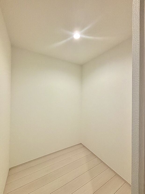 収納で悩む時間をなくしたい。家族の衣服が多くても頼もしいWIC(ウォークインクローゼット)