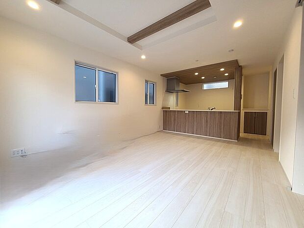 夕食の時間。家族、友人、両親、親戚との会話がより料理を美味しくしてくれる。あっという間に時間が過ぎてしまう居心地の良さは、普段はほっとする空間としてここにあります。 