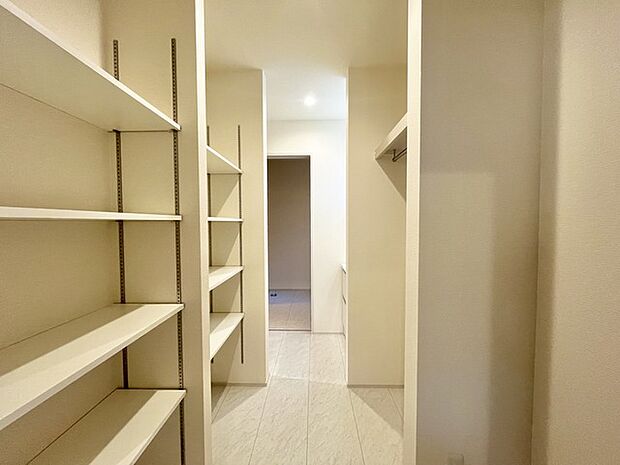 大容量クローゼット付き！家族の成長と共に増える荷物もスッキリ収納。 