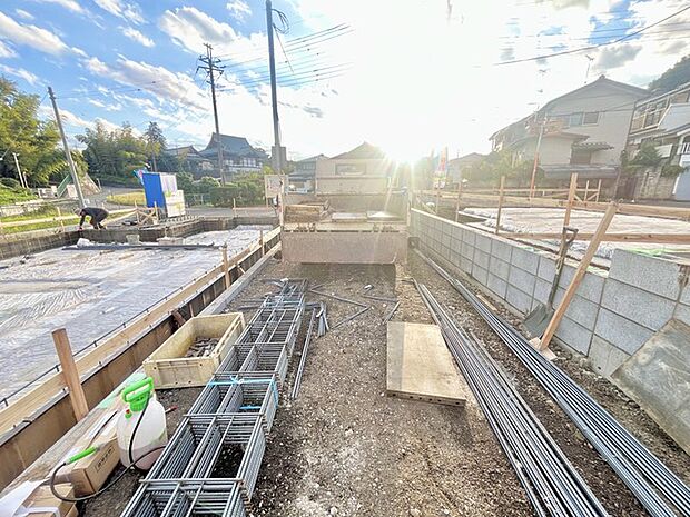 セカンドカーや来客時にも便利なカースペース2台分ございます。 