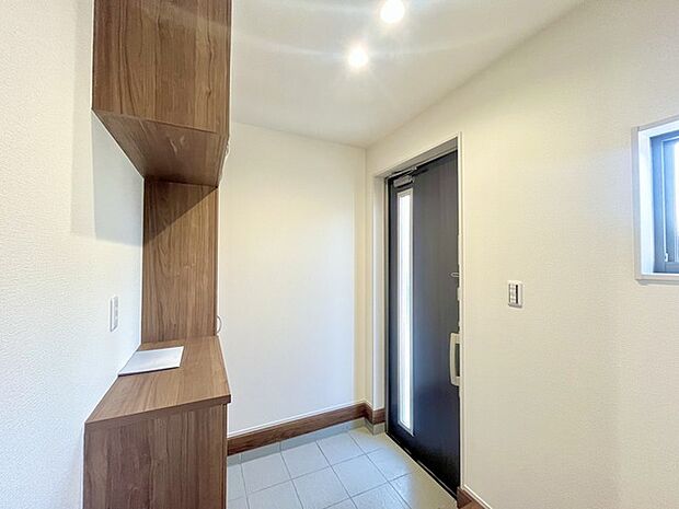 お客様をお迎えする玄関、お家の出入りもスムーズに行えます。