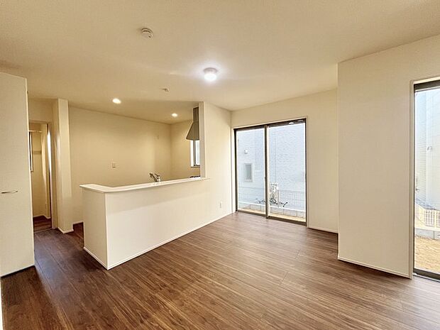 家族が一番集まる場所だから広々としつつも素敵な空間であって欲しい。皆がくつろぐリビングからキッチンまでが一つに繋がる空間。