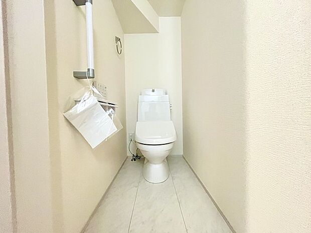 1.2階にそれぞれトレイがございます。朝の混雑時に分散して利用できるほか、ゲスト用としても使い分けることもできます。