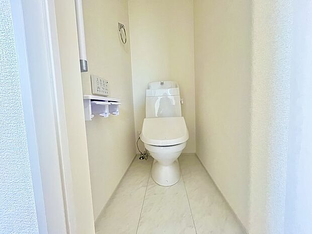 1.2階にそれぞれトレイがございます。朝の混雑時に分散して利用できるほか、ゲスト用としても使い分けることもできます。