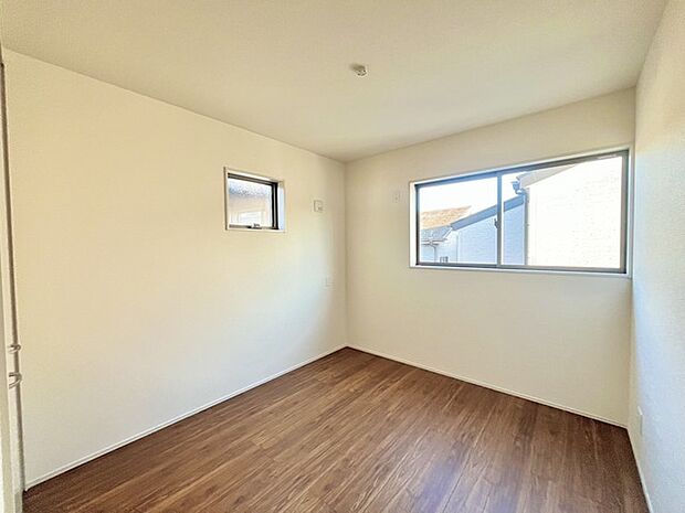 2面採光を確保した明るい室内は、爽やかな風を感じる居心地の良い空間です。