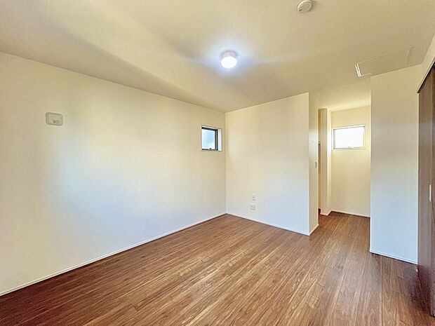 収納で悩む時間をなくしたい。家族の衣服が多くても頼もしいWIC(ウォークインクローゼット)