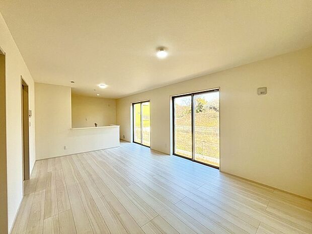 夕食の時間。家族、友人、両親、親戚との会話がより料理を美味しくしてくれる。あっという間に時間が過ぎてしまう居心地の良さは、普段はほっとする空間としてここにあります。