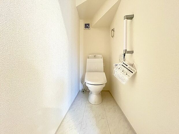 1.2階にそれぞれトレイがございます。朝の混雑時に分散して利用できるほか、ゲスト用としても使い分けることもできます。