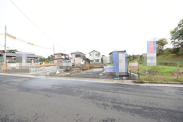セカンドカーや来客時にも便利なカースペース2台分ございます。 