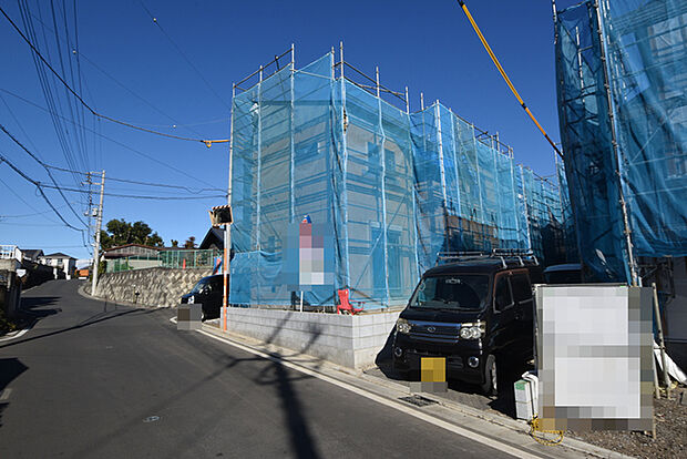 セカンドカーや来客時にも便利なカースペース2台分ございます。 