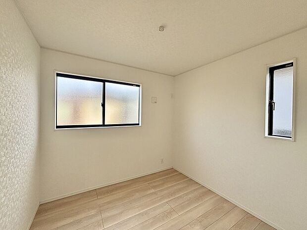 2面採光を確保した明るい室内は、爽やかな風を感じる居心地の良い空間です。