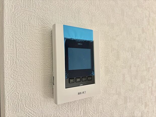録画機能もあり、どのような人が何時に来訪されたのかが分かります。防犯上はもちろん、お届け物などの把握にも便利です。ライトが付いているので、夜間でも安心です。