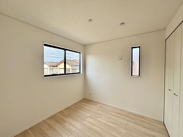 2面採光を確保した明るい室内は、爽やかな風を感じる居心地の良い空間です。