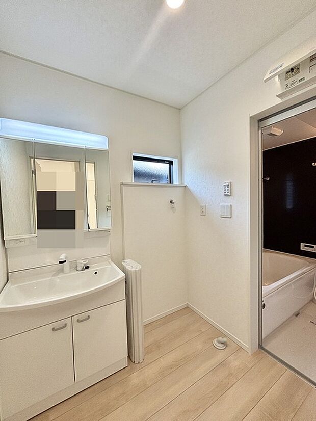 ゆとりの洗面スペースで朝の身支度もスムーズに行えます。