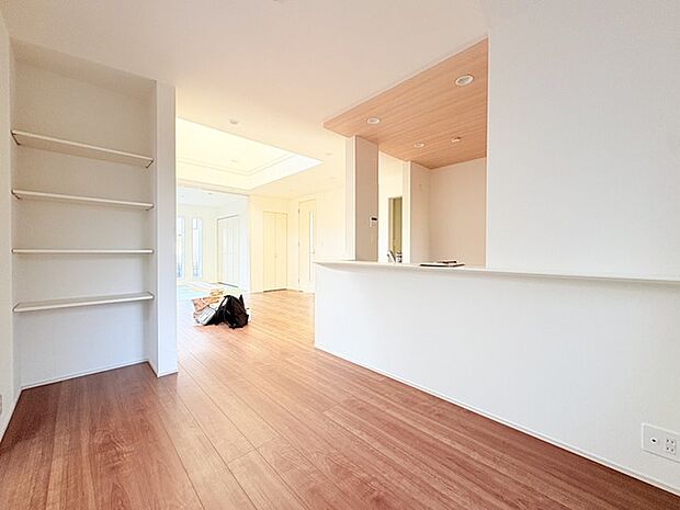 家族が一番集まる場所だから広々としつつも素敵な空間であって欲しい。皆がくつろぐリビングからキッチンまでが一つに繋がる空間。 