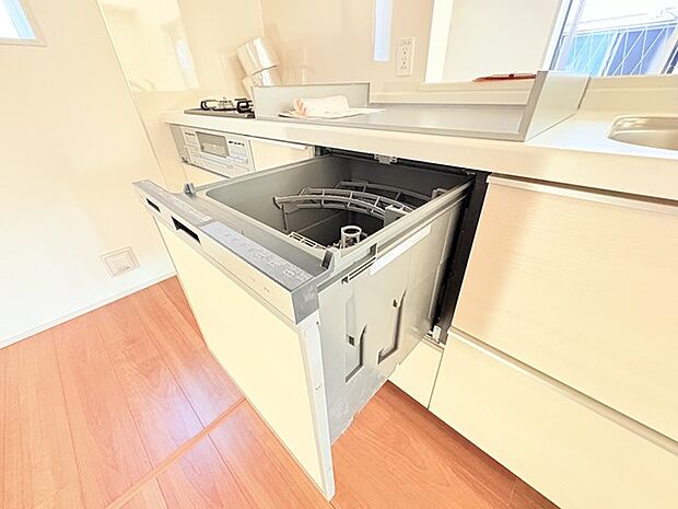 家事時間を短縮できる食洗器付き、毎日の負担を減らしてお料理を楽しめる嬉しい設備です。 