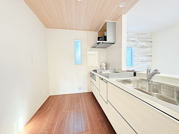 キッチンはオープンカフェスタイルだからリビングとの一体感はバッチリ。毎日のお料理時間も楽しくなりそうです。 