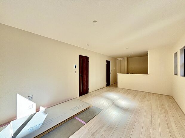 夕食の時間。家族、友人、両親、親戚との会話がより料理を美味しくしてくれる。あっという間に時間が過ぎてしまう居心地の良さは、普段はほっとする空間としてここにあります。 