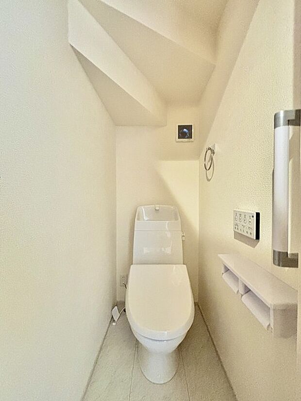 1.2階にそれぞれトレイがございます。朝の混雑時に分散して利用できるほか、ゲスト用としても使い分けることもできます。 