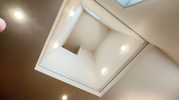 リビング吹き抜け