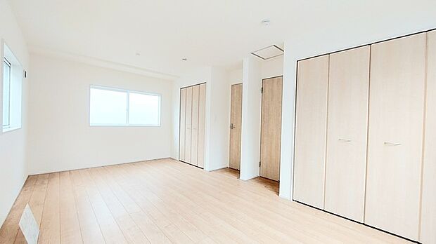 ご家族様の成長に合わせて、仕切りをつけれる洋室です。