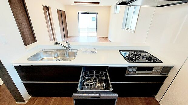 家事時間を短縮できる食洗器付き、毎日の負担を減らしてお料理を楽しめる嬉しい設備です。