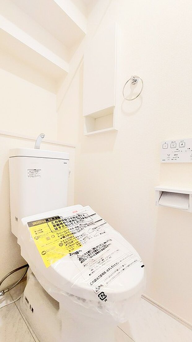 ウォシュレット機能付きのトイレ。