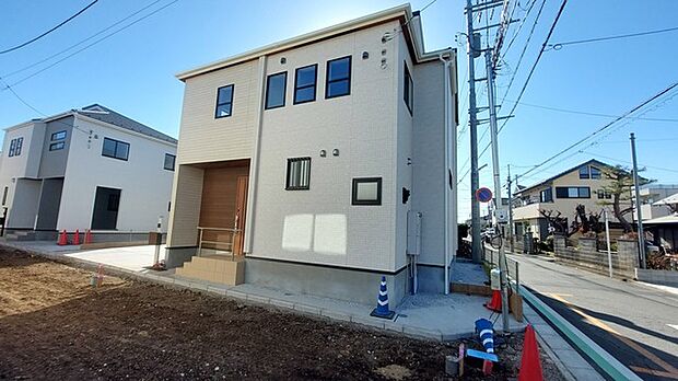 セカンドカーや来客時にも便利なカースペース2台分ございます。