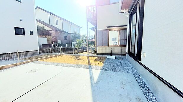 セカンドカーや来客時にも便利なカースペース2台分ございます。