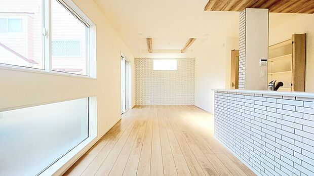 家族が一番集まる場所だから広々としつつも素敵な空間であって欲しい。皆がくつろぐリビングからキッチンまでが一つに繋がる空間。 